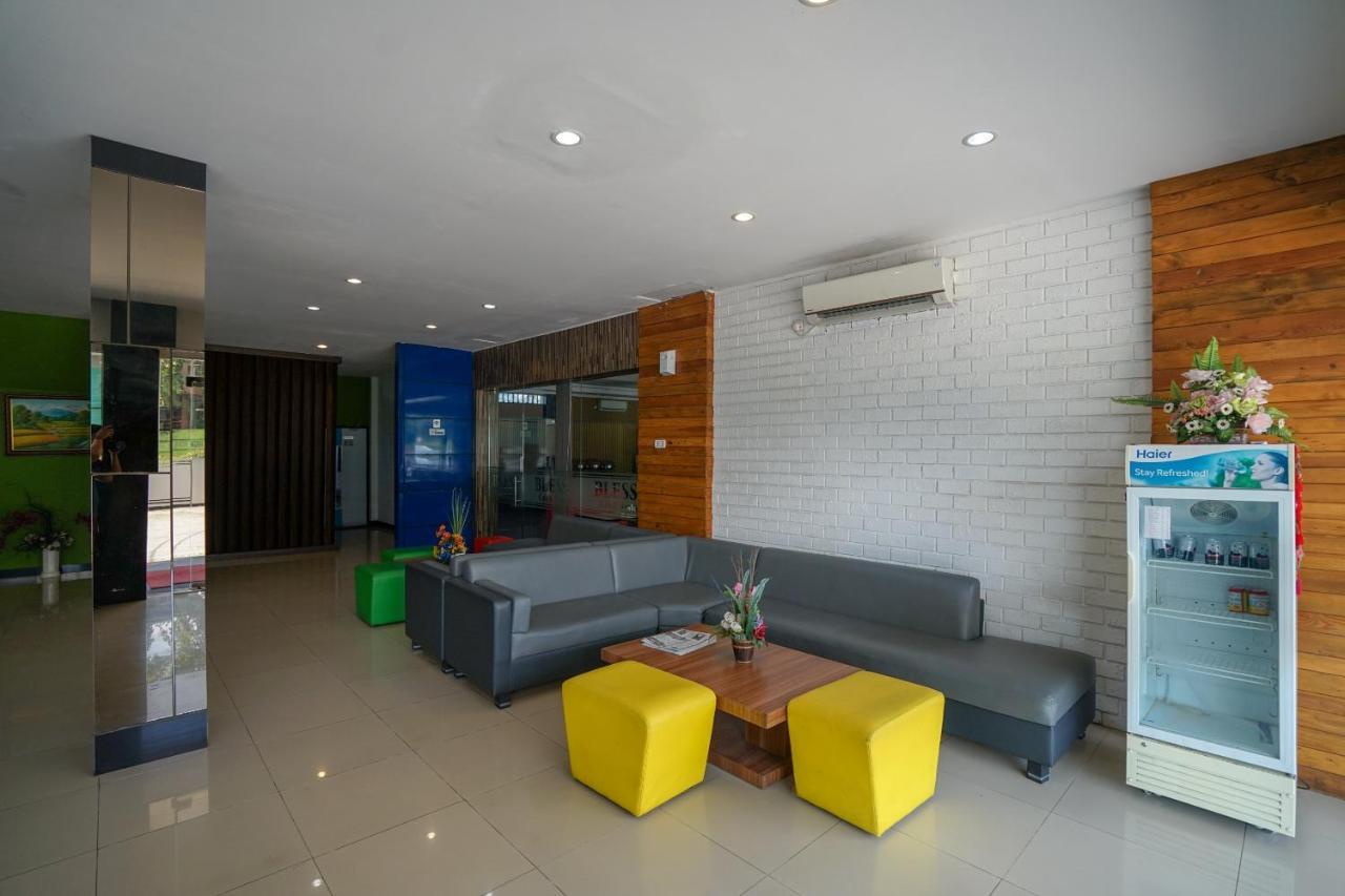 פאלמבאנג Oyo 575 Blessing Hotel מראה חיצוני תמונה