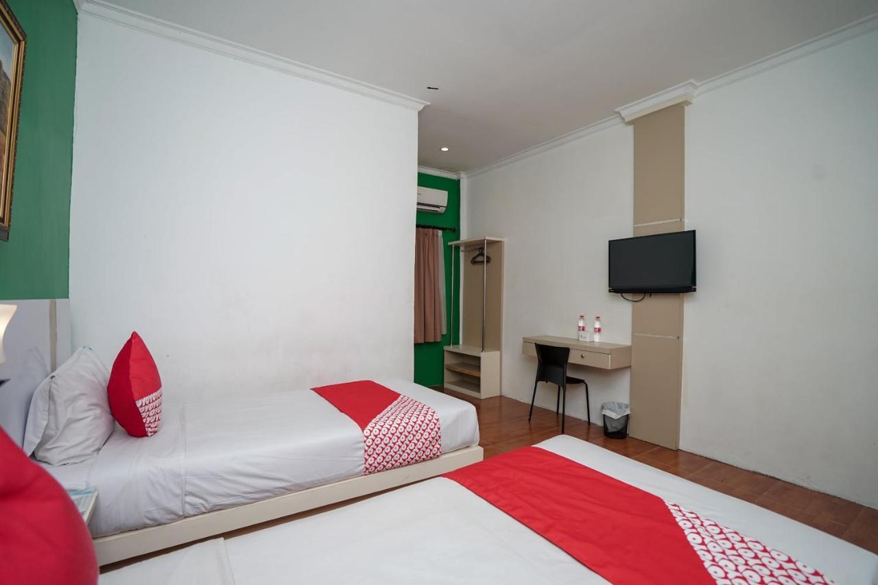 פאלמבאנג Oyo 575 Blessing Hotel מראה חיצוני תמונה