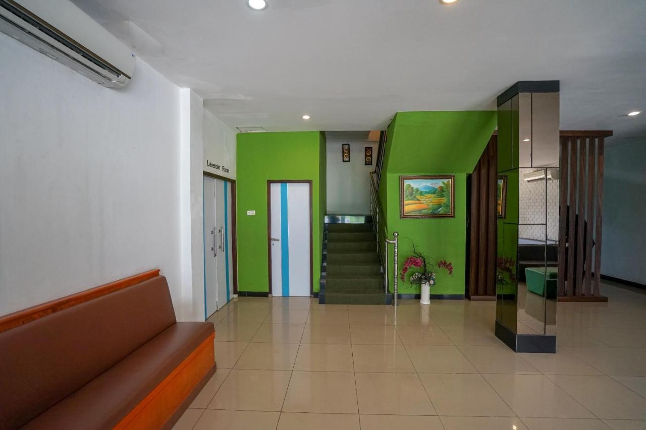 פאלמבאנג Oyo 575 Blessing Hotel מראה חיצוני תמונה