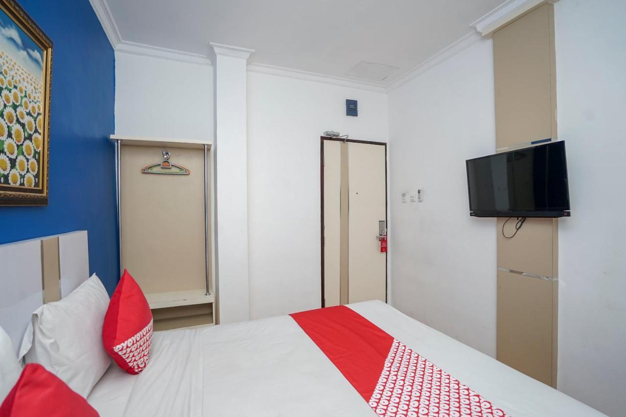 פאלמבאנג Oyo 575 Blessing Hotel מראה חיצוני תמונה