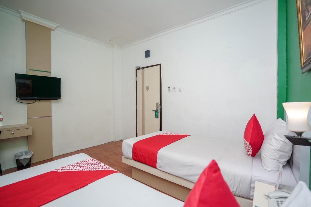פאלמבאנג Oyo 575 Blessing Hotel מראה חיצוני תמונה