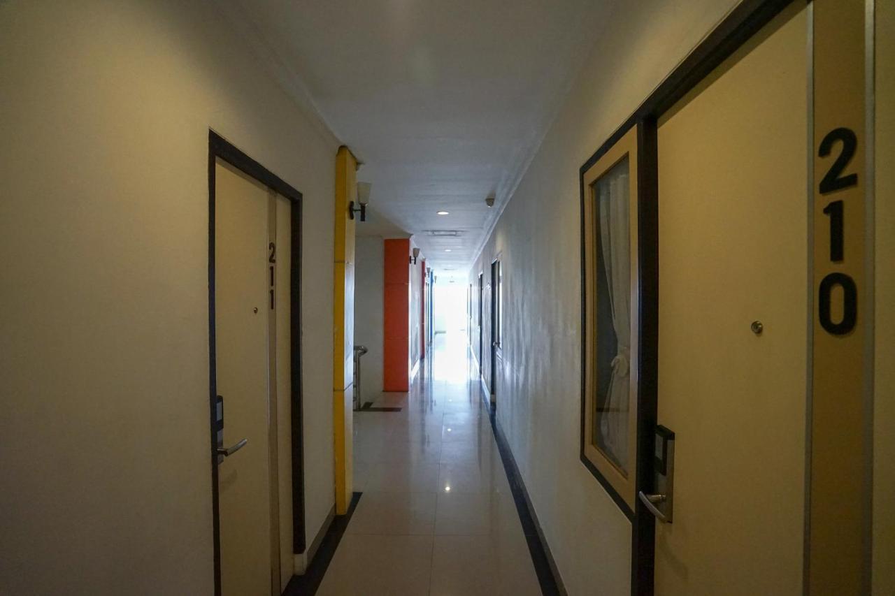 פאלמבאנג Oyo 575 Blessing Hotel מראה חיצוני תמונה
