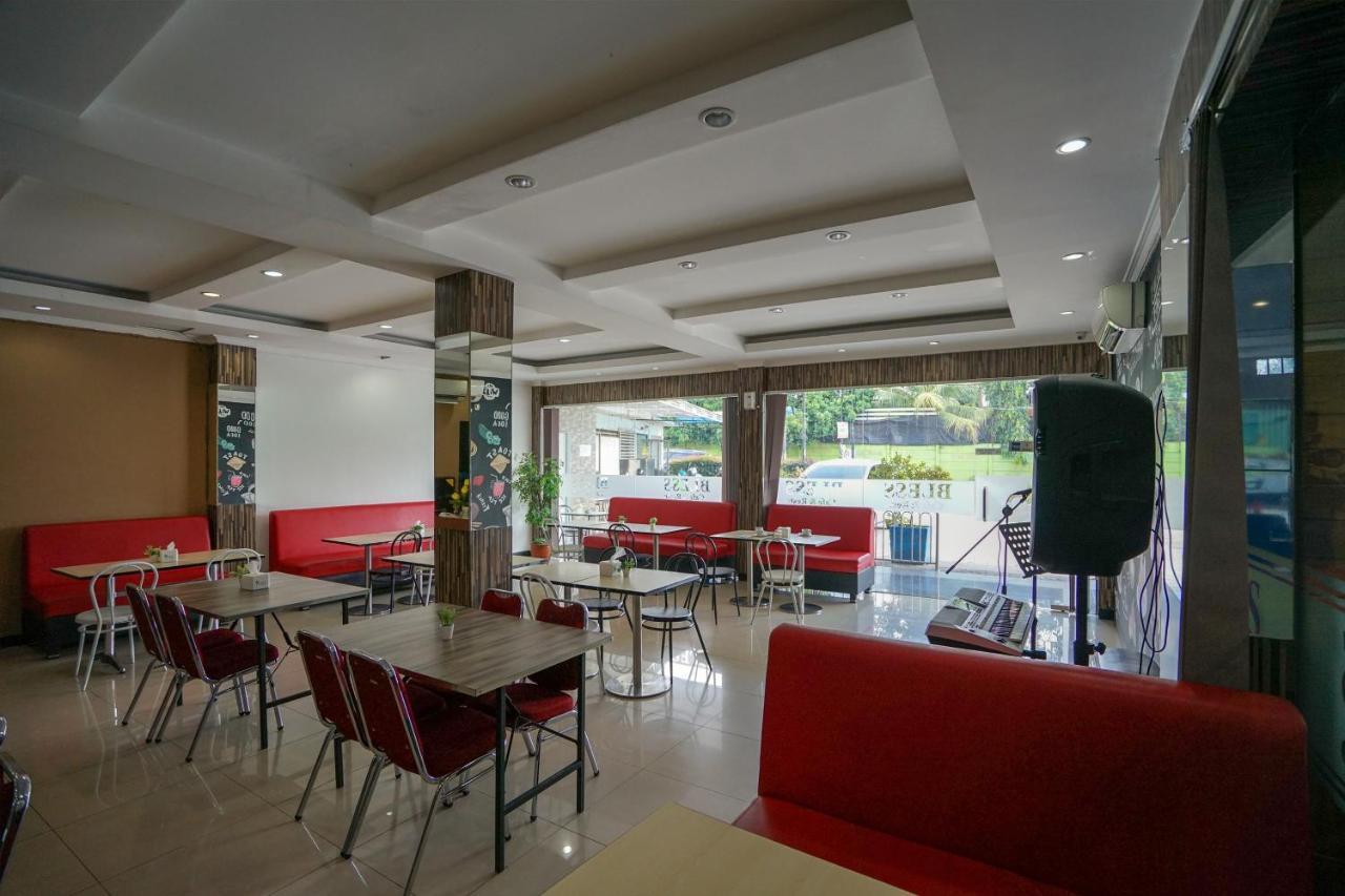 פאלמבאנג Oyo 575 Blessing Hotel מראה חיצוני תמונה